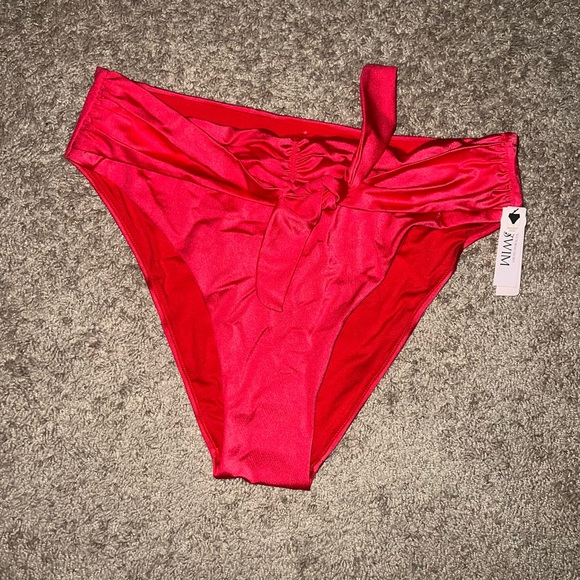 VICTORIA'S SECRET SWIM
Twist High-Waist Cheeky Bikini Bottom. NEVER WORN, TAGS - Picture 1 of 2